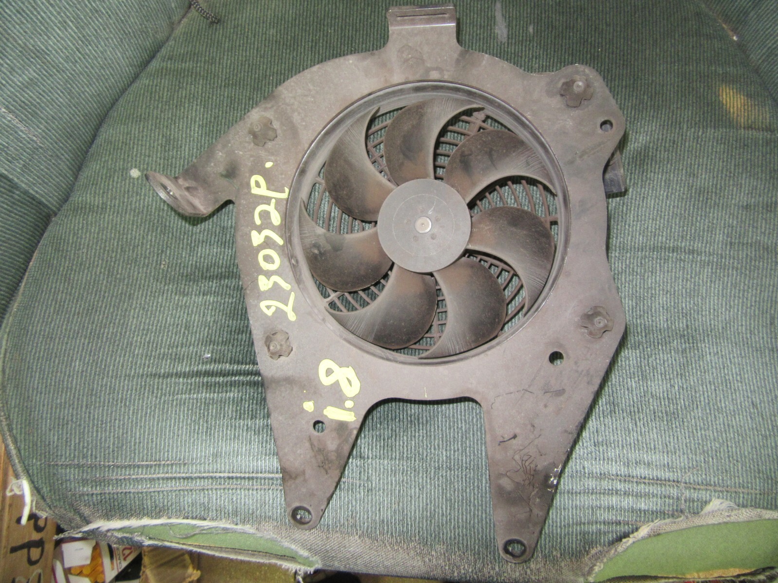 BMW i8 I12 2015 RHD Diffuser Cooling Fan 7639680 14913906