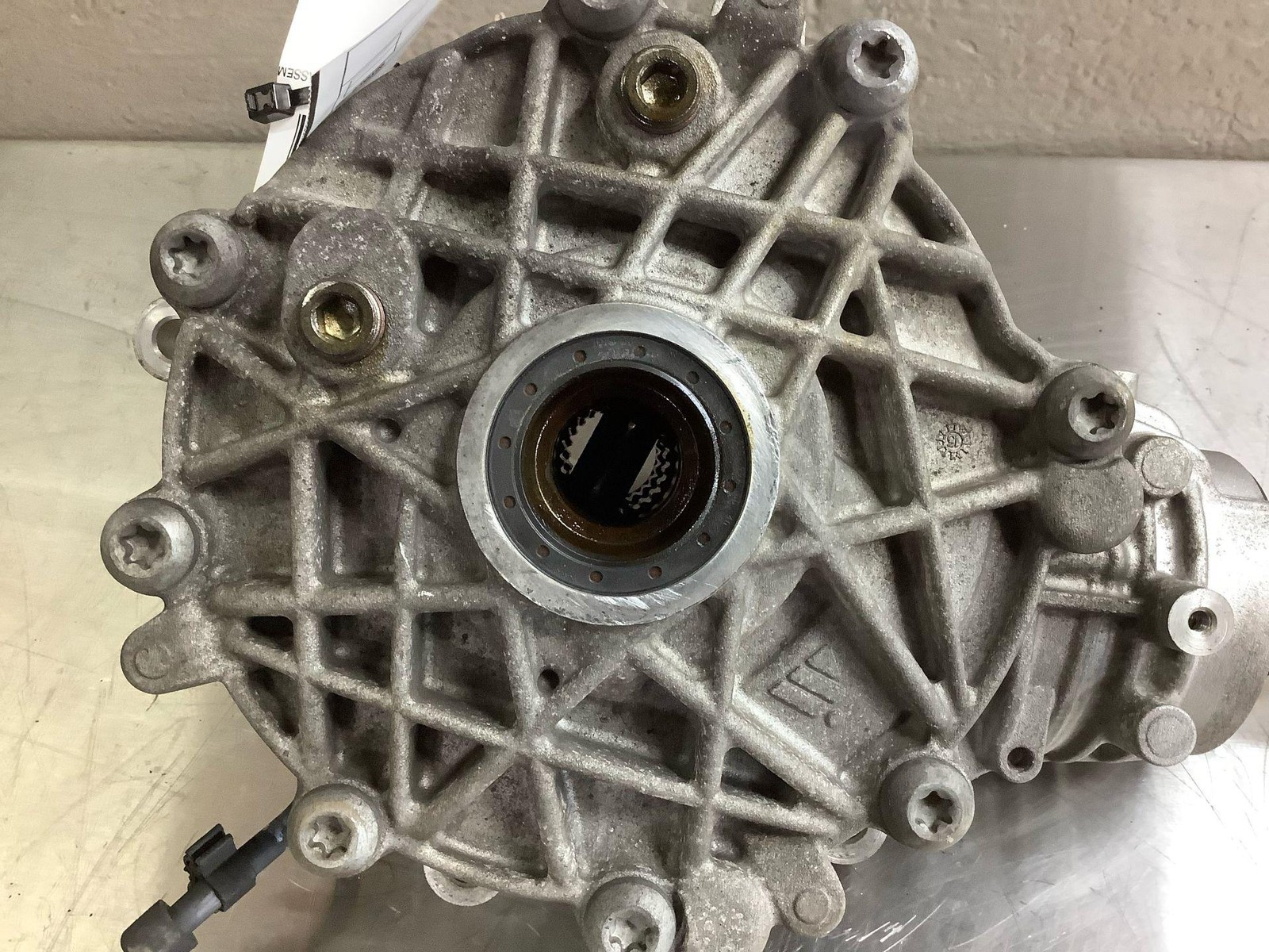 2017-2020 MASERATI LEVANTE 3.0L FRONT DIFFERENTIAL CARRIER 6700321830 OEM