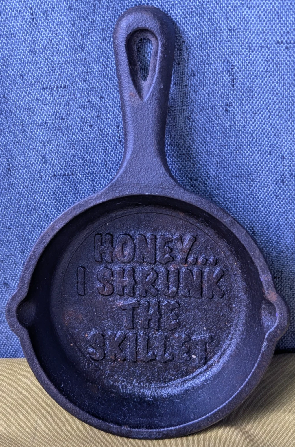 LODGE Honey I Shrunk The Skillet Mini Cast Iron Skillet 4" Frying Pan Pour Spout