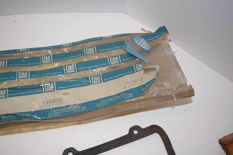 Junta de tampa de válvula OEM Oldsmobile C25 NOS GM 404656 - Imagem 3 de 4