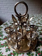 Versilberte MENAGE mit 6 Eierbechern und Löffelchen. Historisch gebraucht