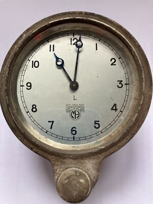 VINTAGE PRE WAR 1930s DAY WIND UP SMITHS CAR CLOCK