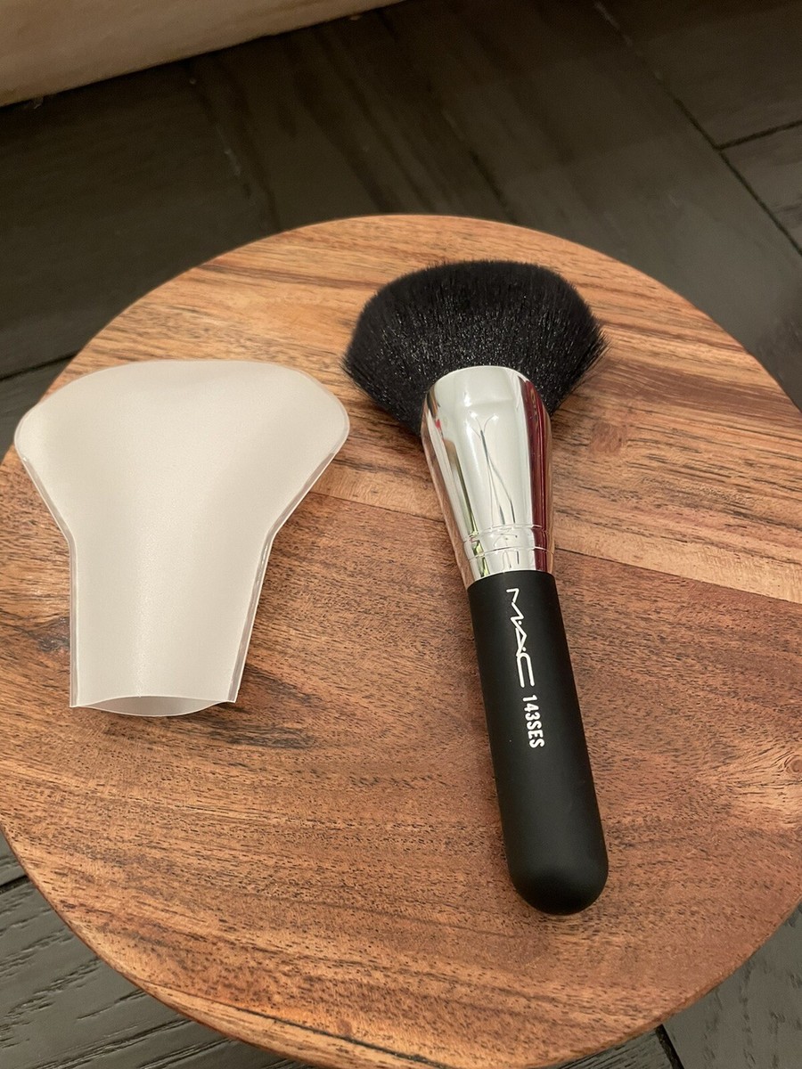 NEW MAC Black Bronzer/Powder Fan Brush ~ 143SES Brush | eBay