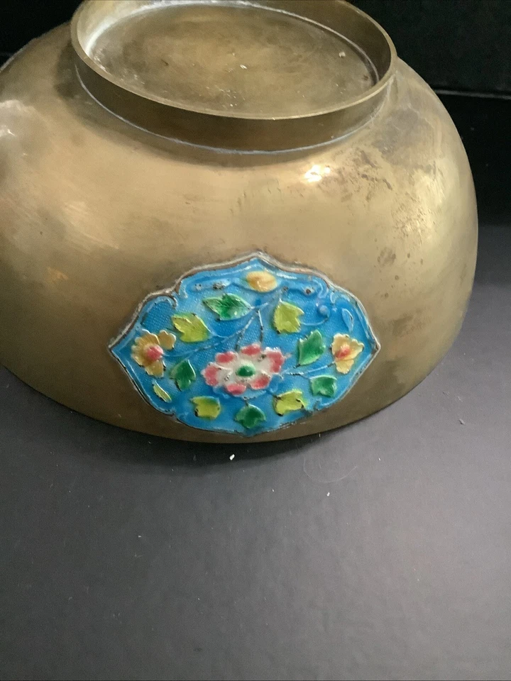 VINTAGE CHINESE BRASS BOWL BRUSH WASH BOWL w/ ENAMEL BAT MEDALLIONS - Image 4 of 4