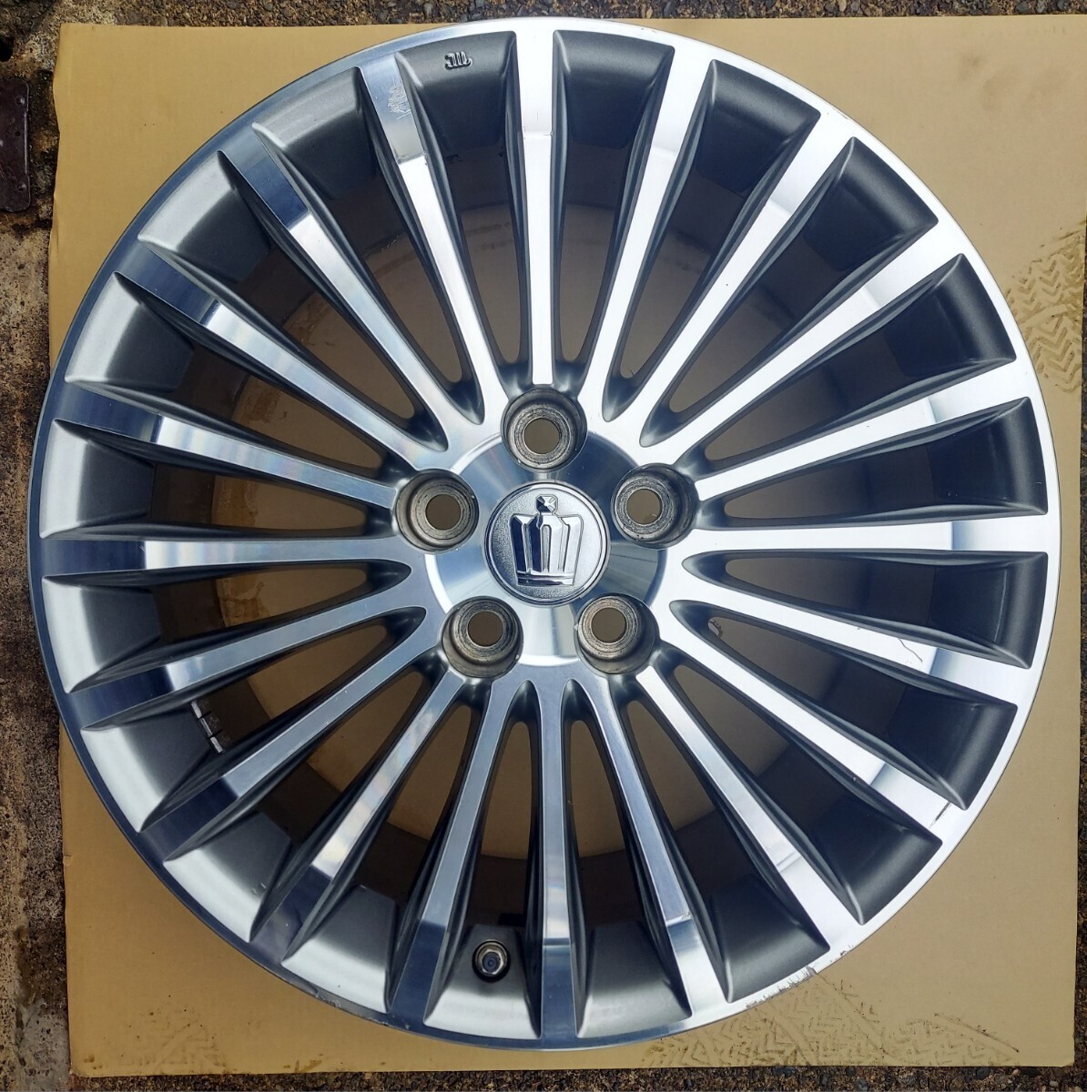 Crown Majesta 210 Series 18x8J Genuine OEM Wheels 4pcs | Genuine OEM