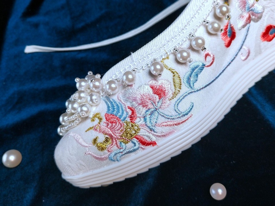 Prism - Wedge Heels Embroidered Hanfu Bridal Shoes