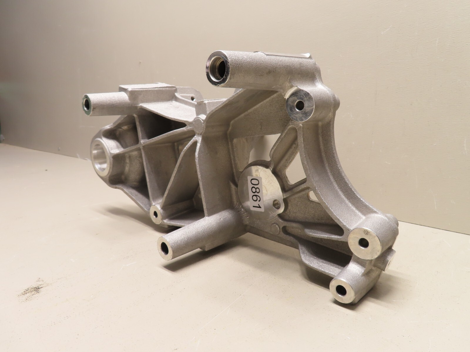 LAMBORGHINI AVENTADOR REAR HEAD TIMING ALTERNATOR AC PUMP BRACKET OEM 470903103G