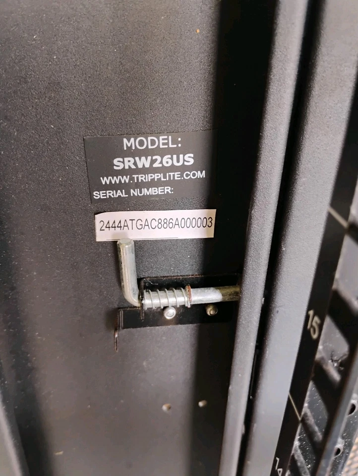 Gabinete de red Tripp Lite SRW26US de 26 pulgadas para montaje en pared para rack de servidores  Foto 4 de 4