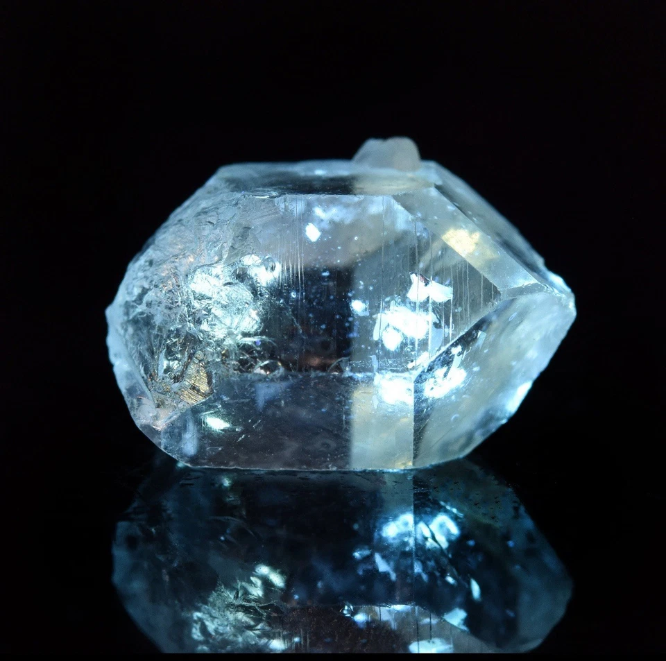 ✨Beautiful Fluorescent Petroleum Herkimer Diamond Quartz Crystal Gemstone - Image 4 of 4