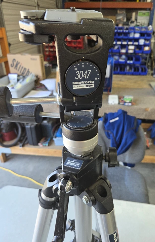 Bogen 3033 Professional Tripod W/ 3047 Head Std Mount, Vintage, Fully Functional - Image 3 of 3
