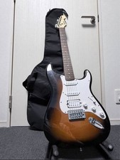Squier Stratocaster avec étui souple