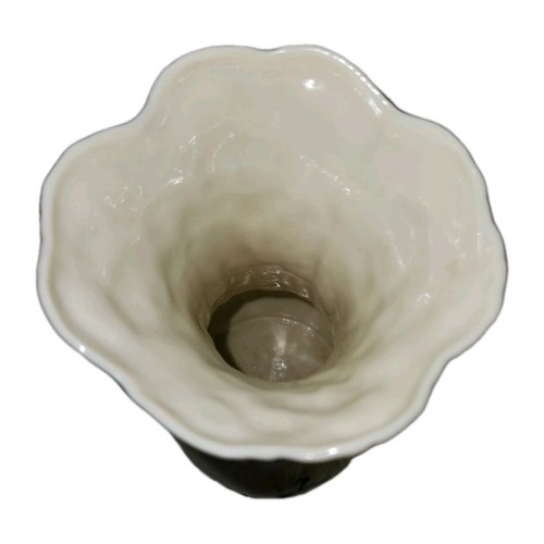 Belleek Ireland Shamrock Vase 5.75" 7th Mark (1980–1992) Parian China W/ Box - Picture 4 of 6