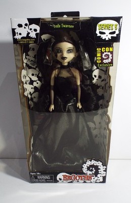 Bleeding Edge Begoths Puppe Leda Swanson Comic Con Exclusive