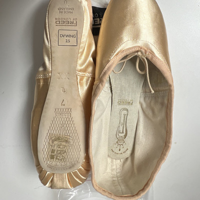 Freed of London sguiggle   Satin Pointe Ballet Shoes Size 7 XX DWVING