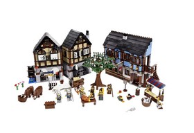 Lego 10193 Medieval Market Village Castle Theme 1601pcs SEALED / Express
