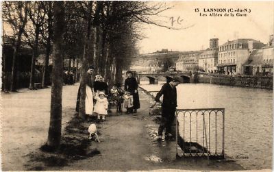 CPA AK LANNION - Les Allées de la Gare (630273)