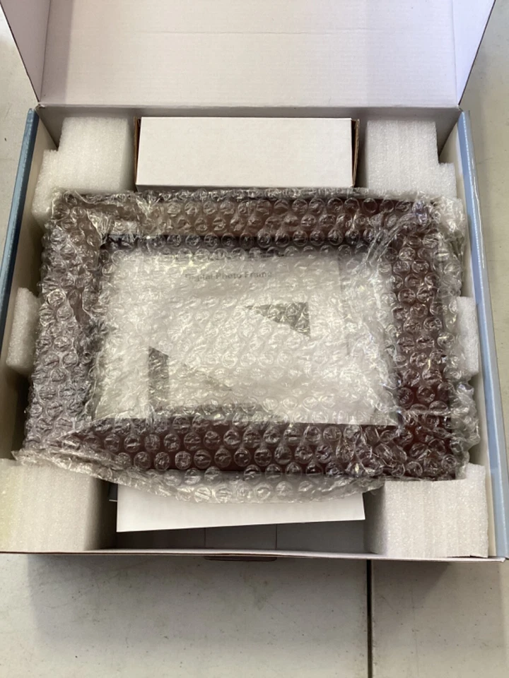 Pandigital PAN70-0 7" Digital Picture Frame New in Box - Image 4 of 4