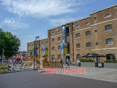 FOTO NORTH DOCK CANARY WHARF LONDON DIE MEISTEN GEBÄUDE IN DIESER GEGEND WURDEN ZERSTÖRT
