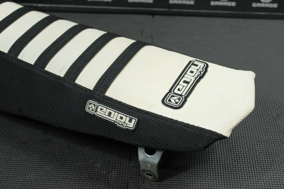 Kawasaki KX100 KX85 2017 OEM ASIENTO COJÍN CUBIERTA PAN 53066-0455-49F Foto 3 de 4