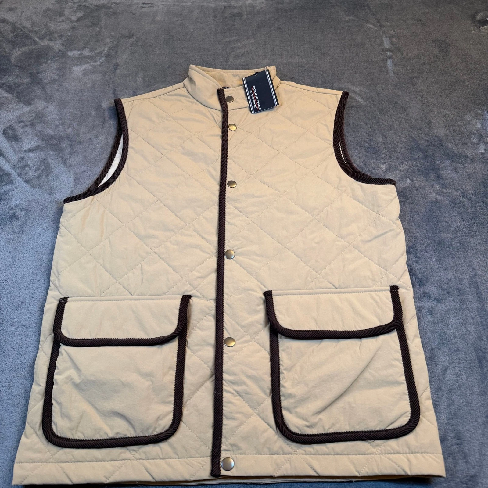 Roundtree & Yorke Quilted Puffer Vest Tan Beige Brown Snap Front Mens Medium NWT