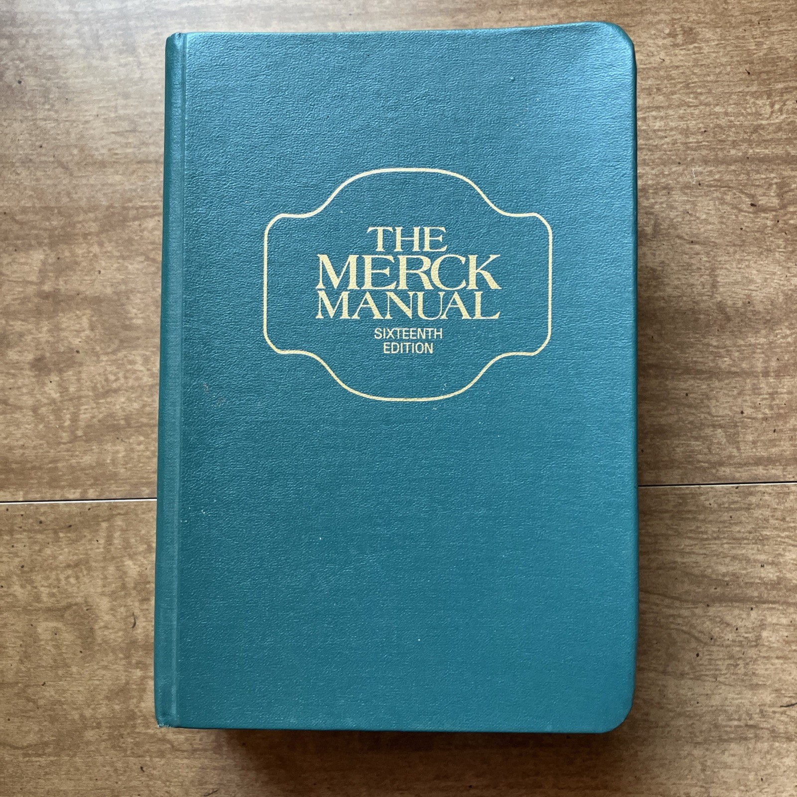 The Merck Manual of Diagnosis and Therapy 1992 Sixteenth Edition - Vintage Book