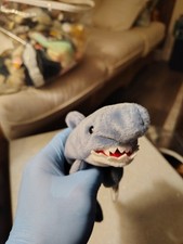 Ty Beanie Baby Crunch the Shark  DOB January 13, 1996 MWMT