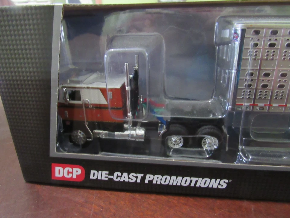 DCP 1/64 #34251 PETERBILT 352 COE 110" SLEEPER W/WILSON PSAL LIVESTOCK TRAILER - Image 2 of 4