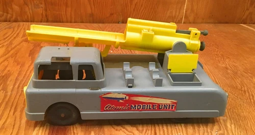 Vintage Ideal ATOMIC MOBILE UNIT LAUNCHER TRUCK nice shape no missiles