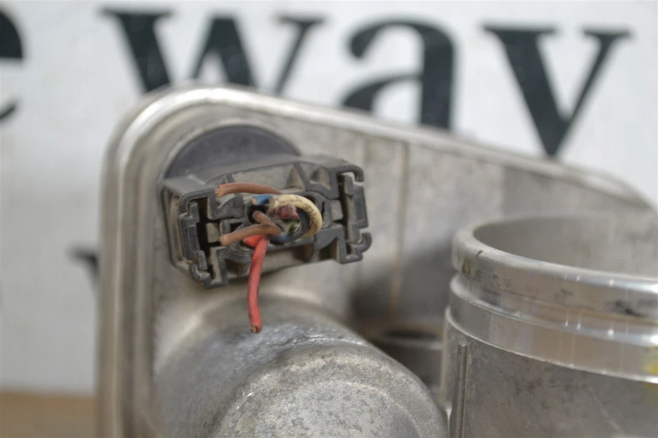 408238426003Z BMW 4.4L X5 Z8 LAND ROVER RANGE THROTTLE BODY 20J3 114 B2 - Image 2 of 4