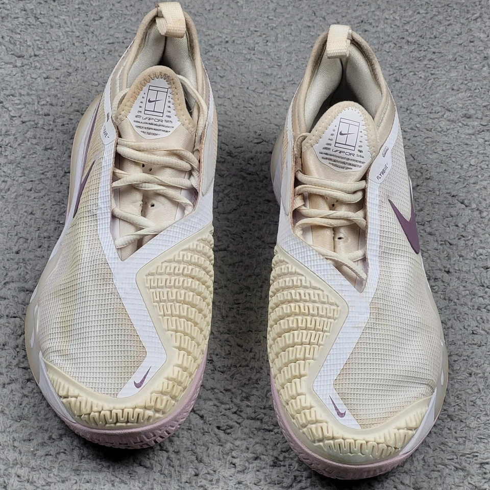 Tênis NikeCourt Zoom Vapor NXT Feminino Tamanho 9 Bege Roxo - Imagem 3 de 4