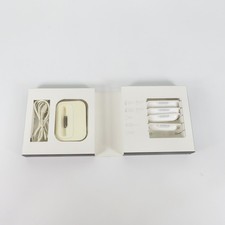 Apple Universal Dock 2007 iPod White MB125G/A Missing Remote and 1 Adapter