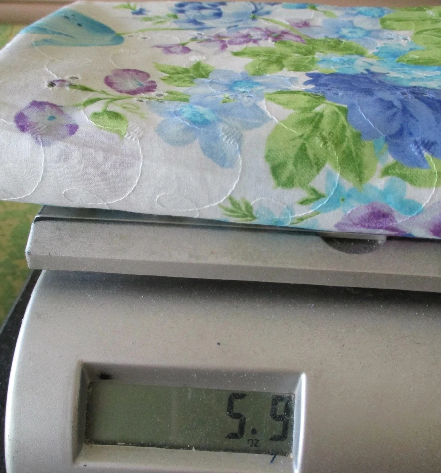 Ramo floral azul cabaña ojales tela sobre fondo blanco 1 yarda y 27" Foto 4 de 4