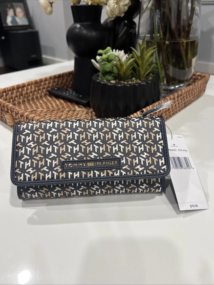 Carteira feminina Tommy Hilfiger nova em folha com vários bolsos - Imagem 3 de 4