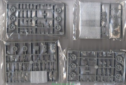 Trumpeter 1/35 05543 Soviet 2S3 152mm Self-Propeller Howitzer Early Version - Picture 3 of 4