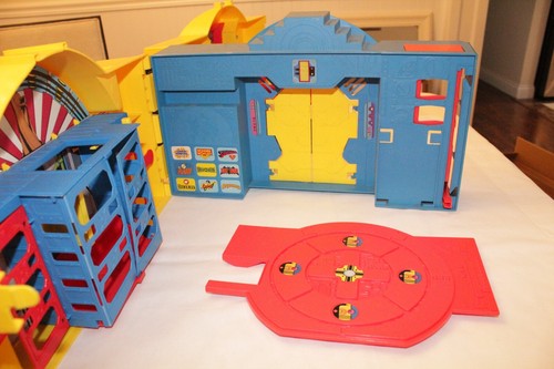 DC SUPERPOWERS HALL OF JUSTICE PLAYSET 1984 KENNER - Picture 17 of 20