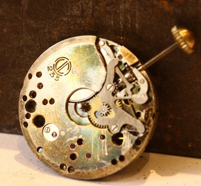 Petit Mouvement De Montre Mécanique HS 8-FA - Pièce D'occasion Pour Réparation Ou Customisation