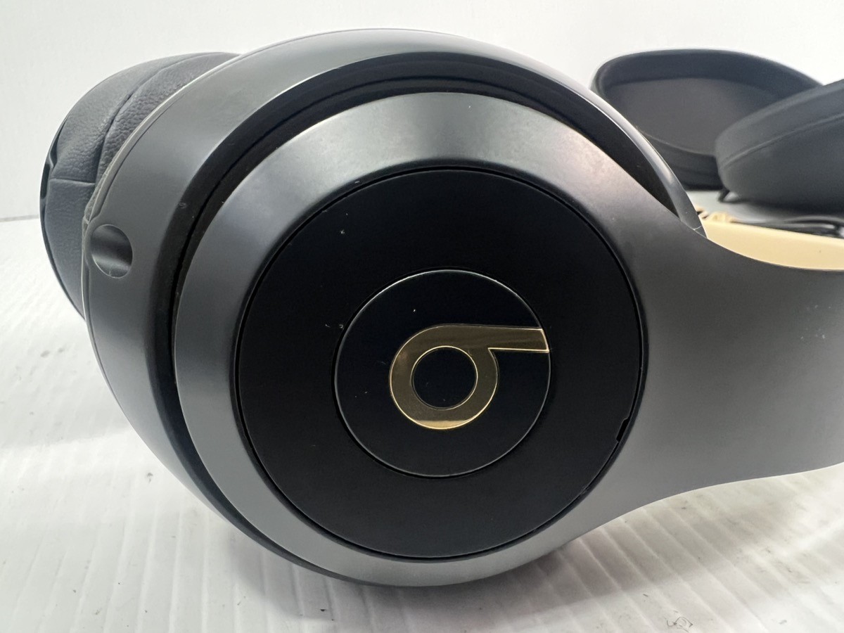 売り切り beats studio 3 wireless CAMO Beats Studio 3 Camo Series Skins – Slickwraps