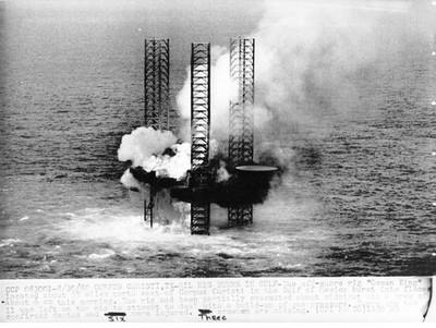 OIL RIG PIE PLANE PETROLEUM FEUER #PP1012 PLATTFORM PETROLEUM CORPUS CHRIST