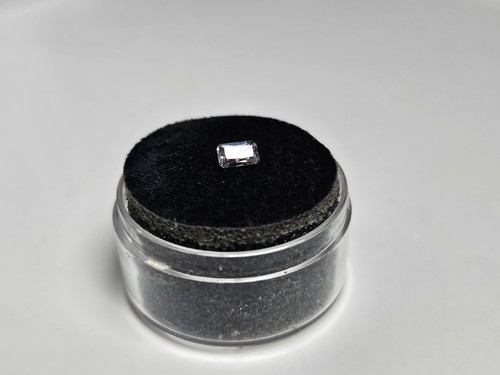 Natural Unheated White Sapphire Emerald Cut VS Carat Weight .39ctw 5x3mm - Picture 4 of 7