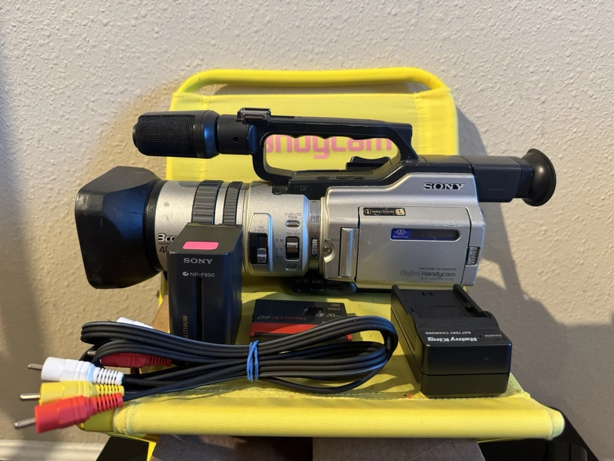 【ケースあり】ソニー DCR-VX2000 ビデオカメラ ハンディカム Sony DCR-VX2000 Handycam Camcorder 3 CCD Mini DV Digital Video