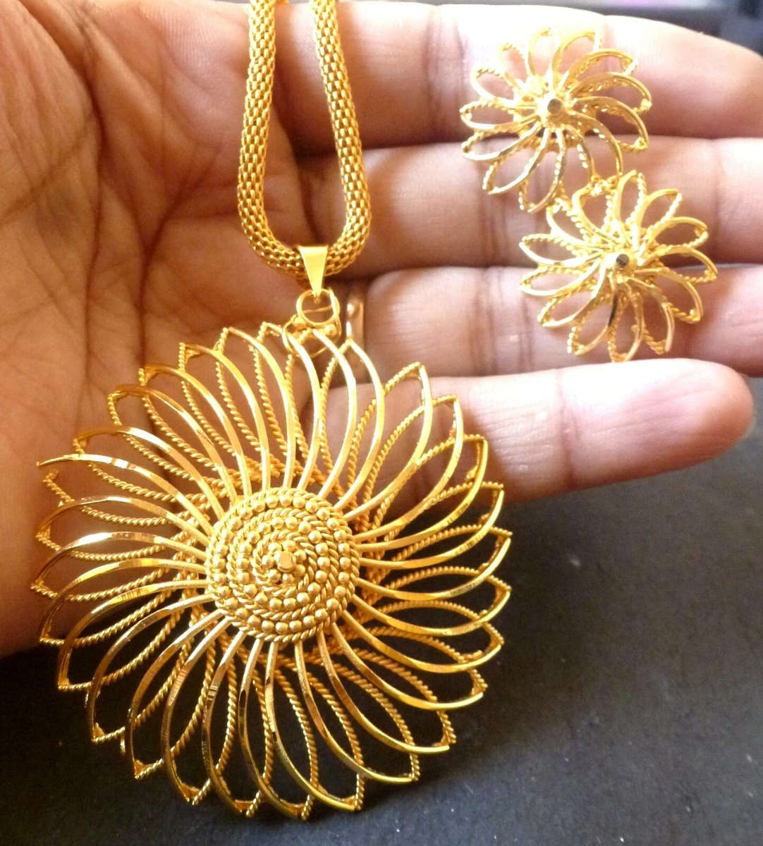 Best pendant designs in best sale gold