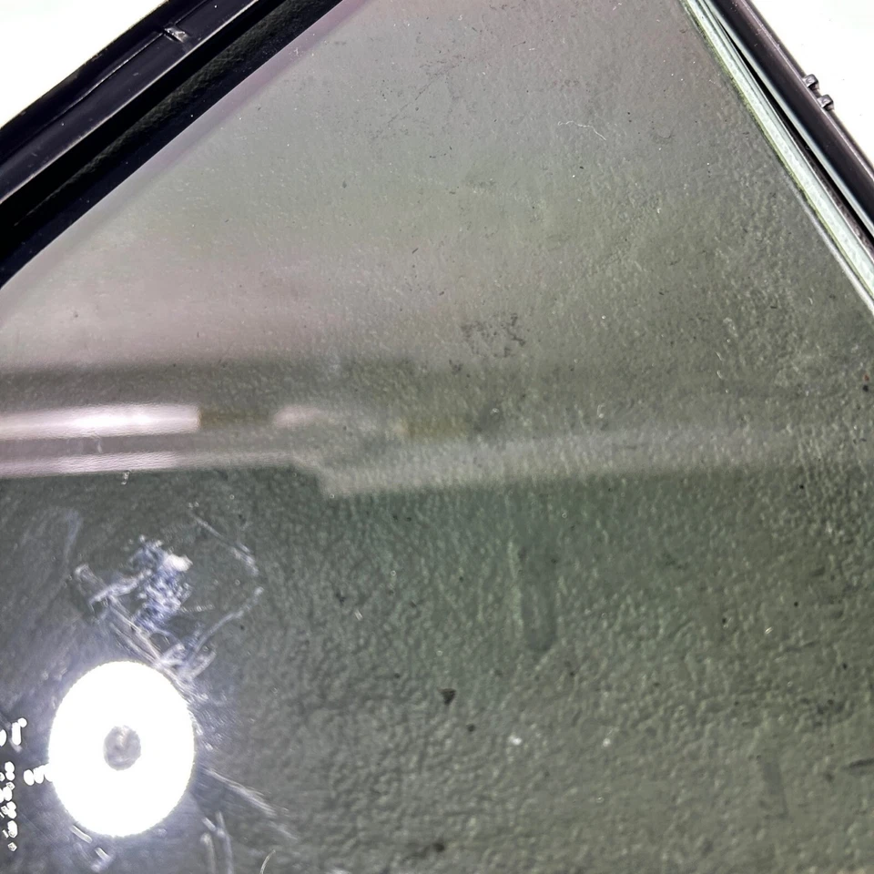 VENTANA TRASERA IZQUIERDA DEL LADO DEL CONDUCTOR FABRICANTE DE EQUIPOS ORIGINALES TOYOTA CAMRY 2018-2024 Foto 3 de 4