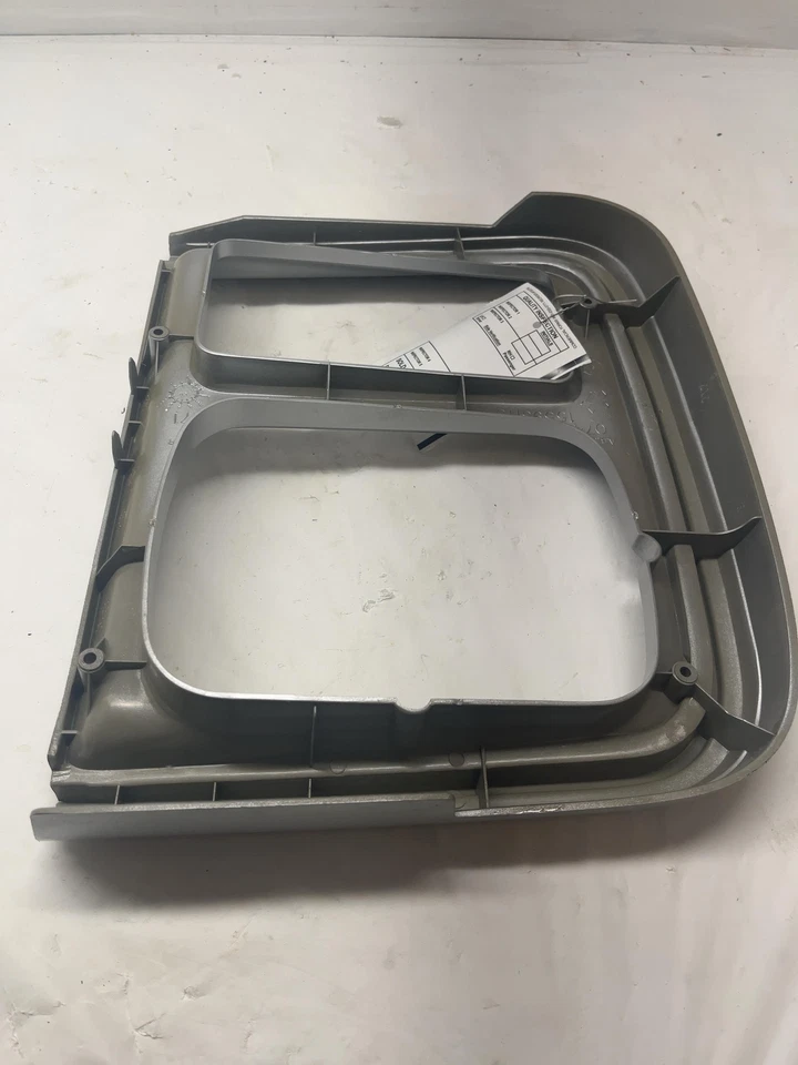 Bisel de faro pintado del lado del conductor 1985-1991 Oe# 15596115 Foto 4 de 4