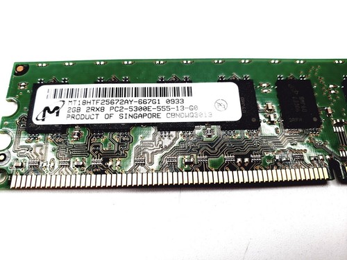 Micron 2GB 2RX8 PC2-5300E-555-13-G0 Memory Module MT18HTF25672AY-667G1 - Picture 2 of 3