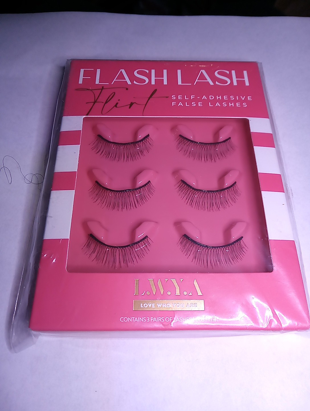 LWYA Flash Lash -FLIRT- (3 pairs) Self-adhesive False Lashes  +  LASH APPLICATOR