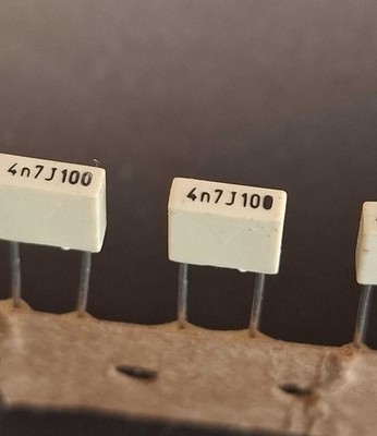 0,0047uF 100V RM5mm ( 4,7nF ) || 4n7J10 || 4n7K100 || Folienkondensator|| 25 pcs