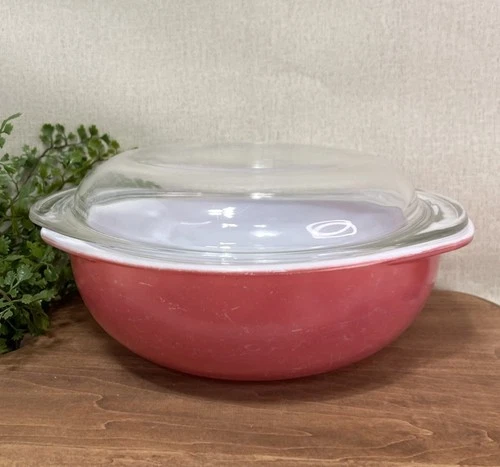 Pyrex 024 Flamingo Pink 2 Quart Round Casserole with Glass Lid Full