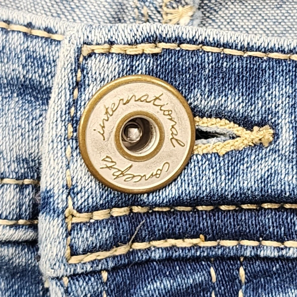 Pantalones de mezclilla INC International Concepts para mujer 4PS CORTOS azules calce regular corte bota pierna Foto 2 de 4