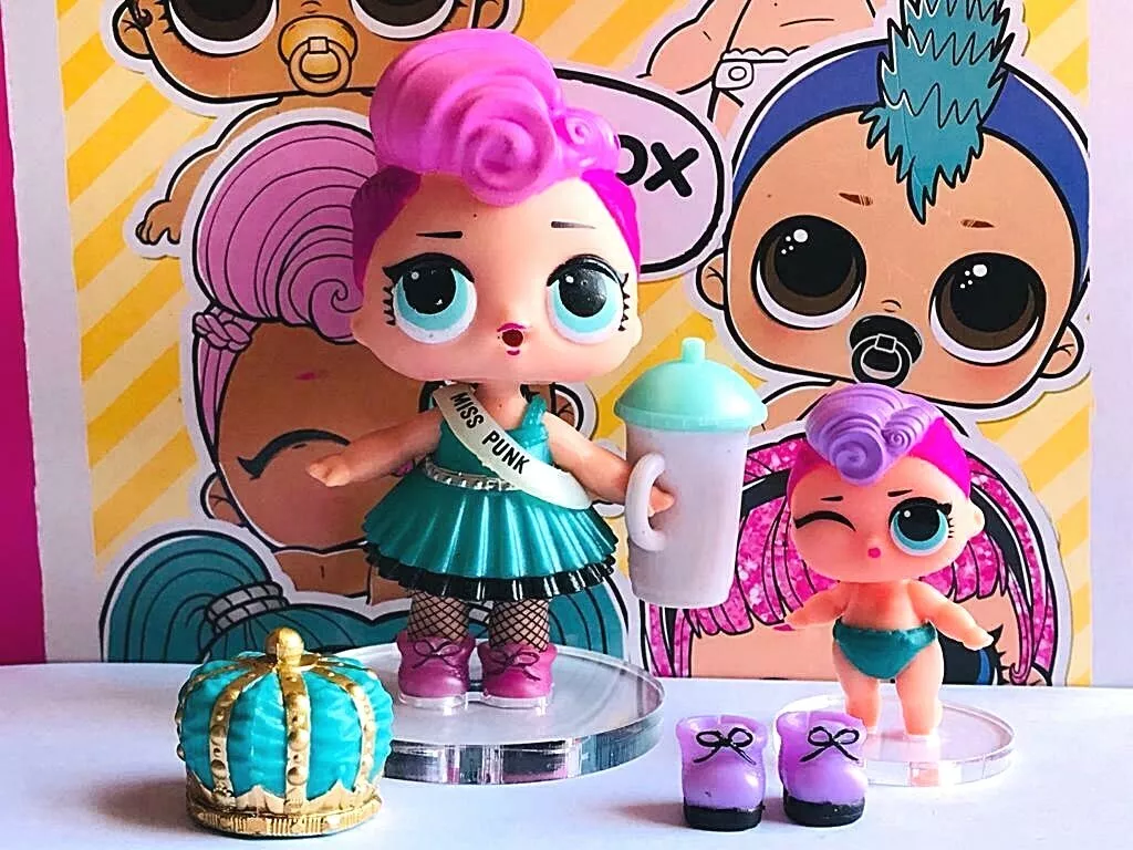 LOL SURPRISE DOLL MISS PUNK + LIL FAMILY SERIES 2 FANCY DOLL CROWN BOTTLE 5G