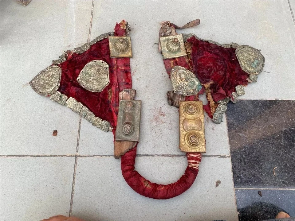 Panel de accesorios de joyería antigua tradicional elefante caballo oro cobre étnico Foto 2 de 4